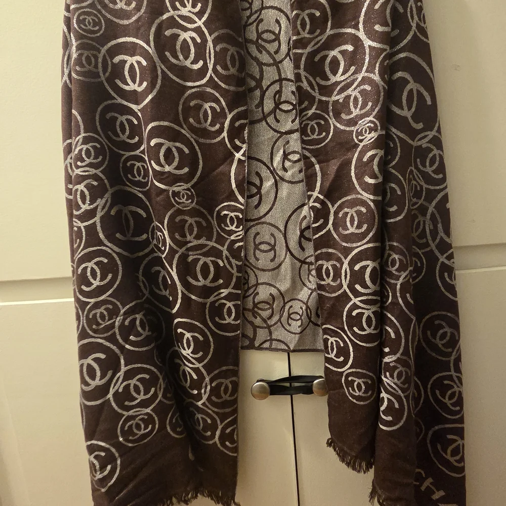 Chanel Brown and Silver Logo Scarf - Picture 4 of 8